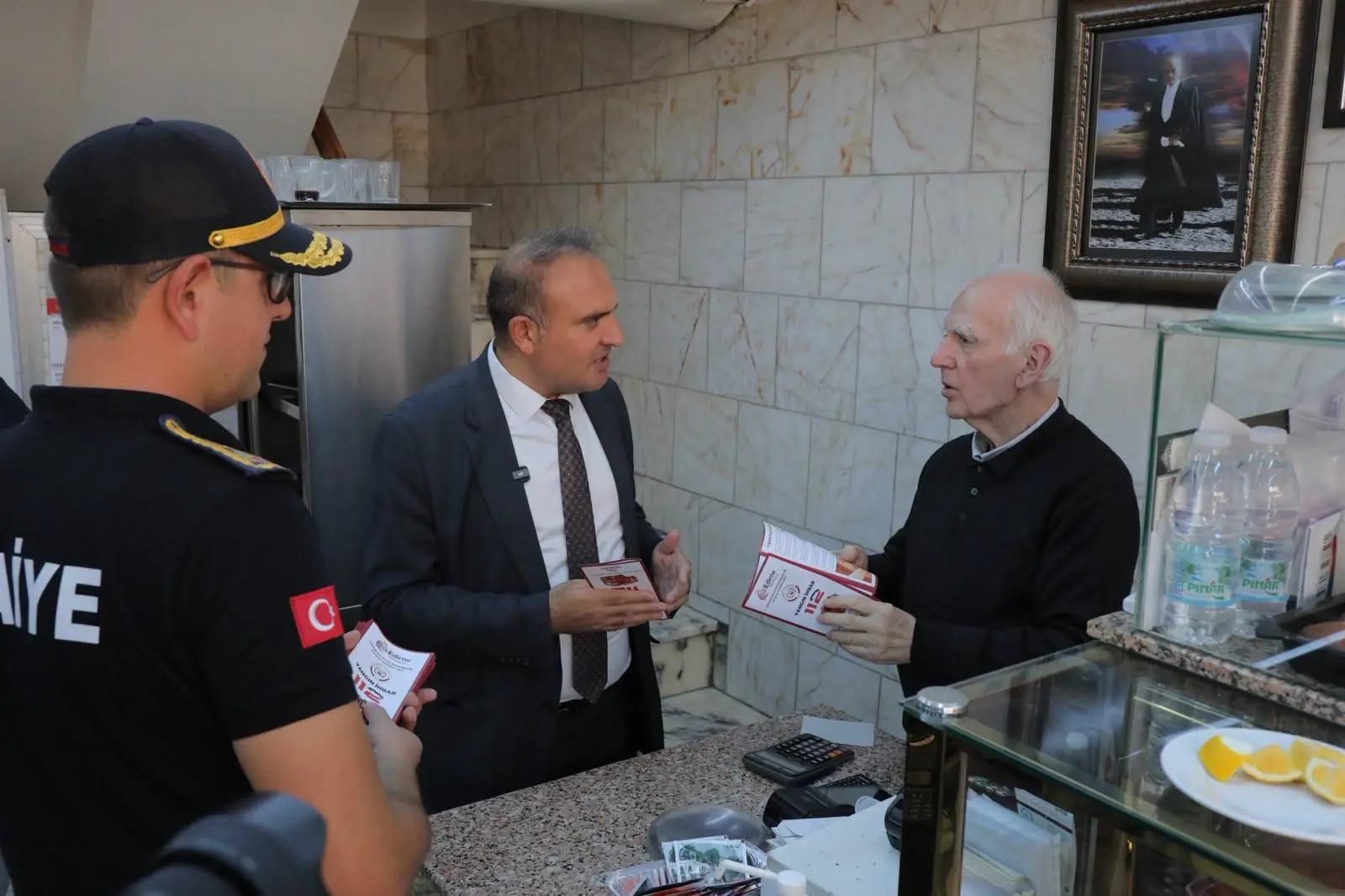 EDİRNE İTFAİYESİNDEN İTFAİYE HAFTASI’NDA ESNAFA YANGIN GÜVENLİĞİ BİLGİLENDİRMESİ galeri görseli